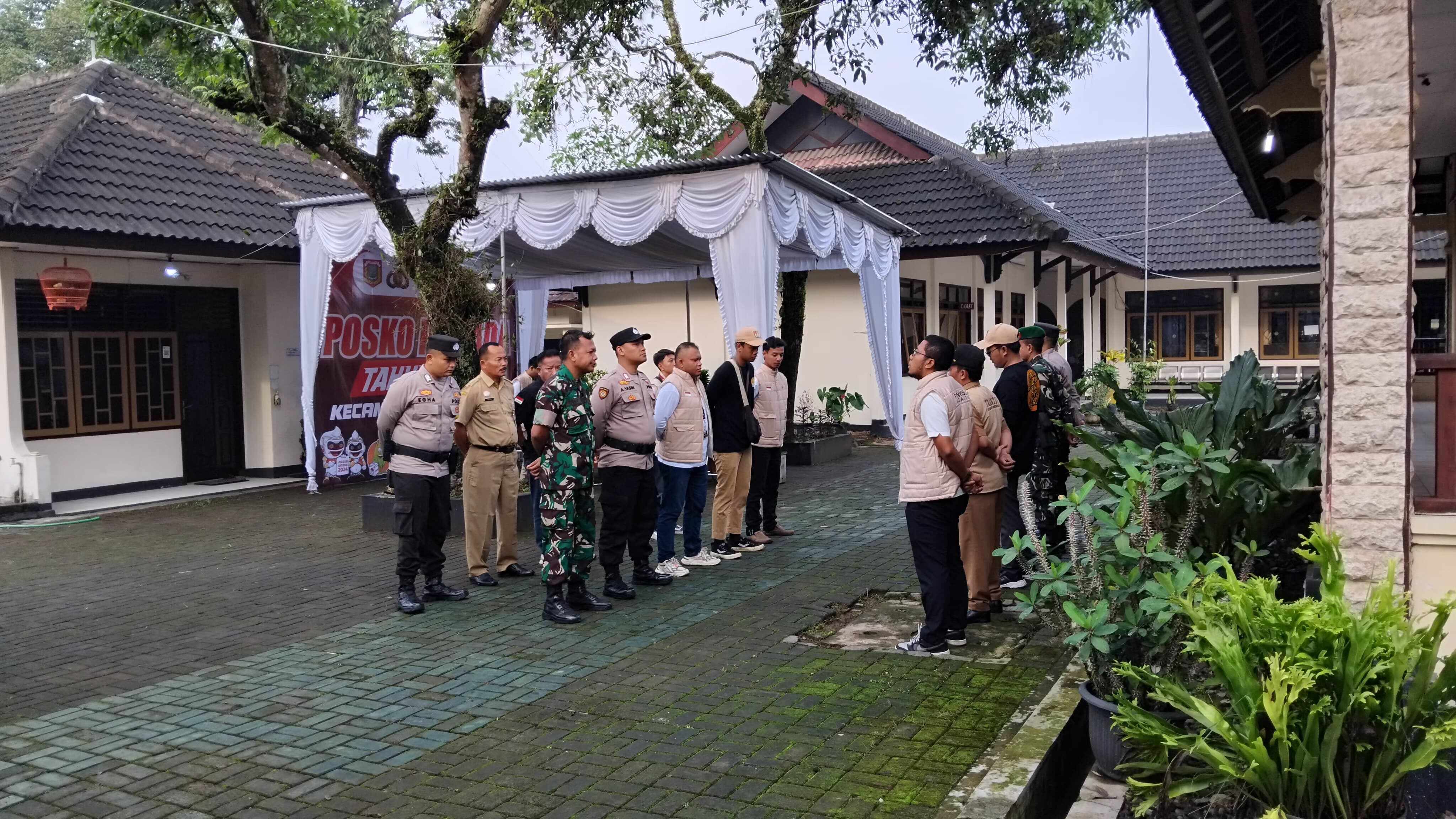 pendistribusian-logistik-pilkada-2024-kecamatan-sukoharjo